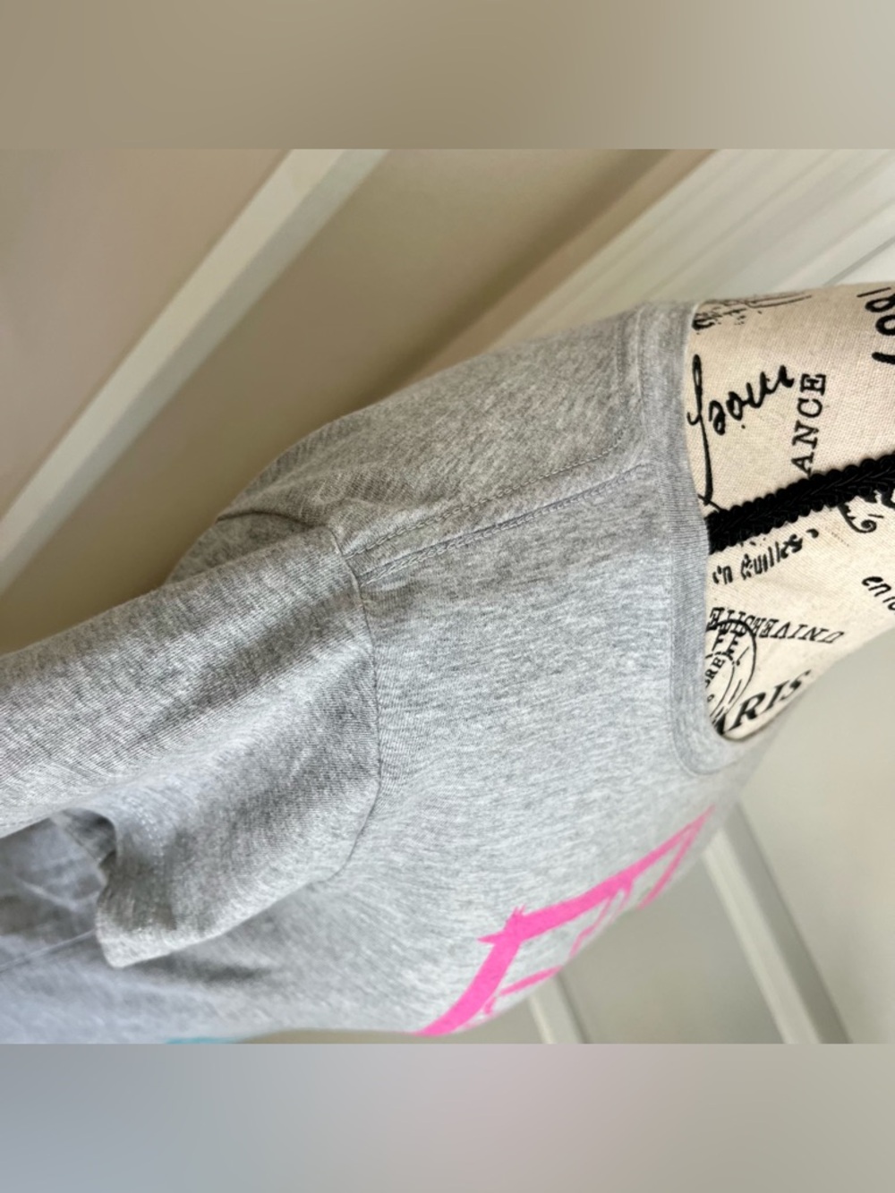 Mandee Y2K Peace Love Slim Fit Short Sleeve Graphic Top Gray Sz L - Picture 8 of 16